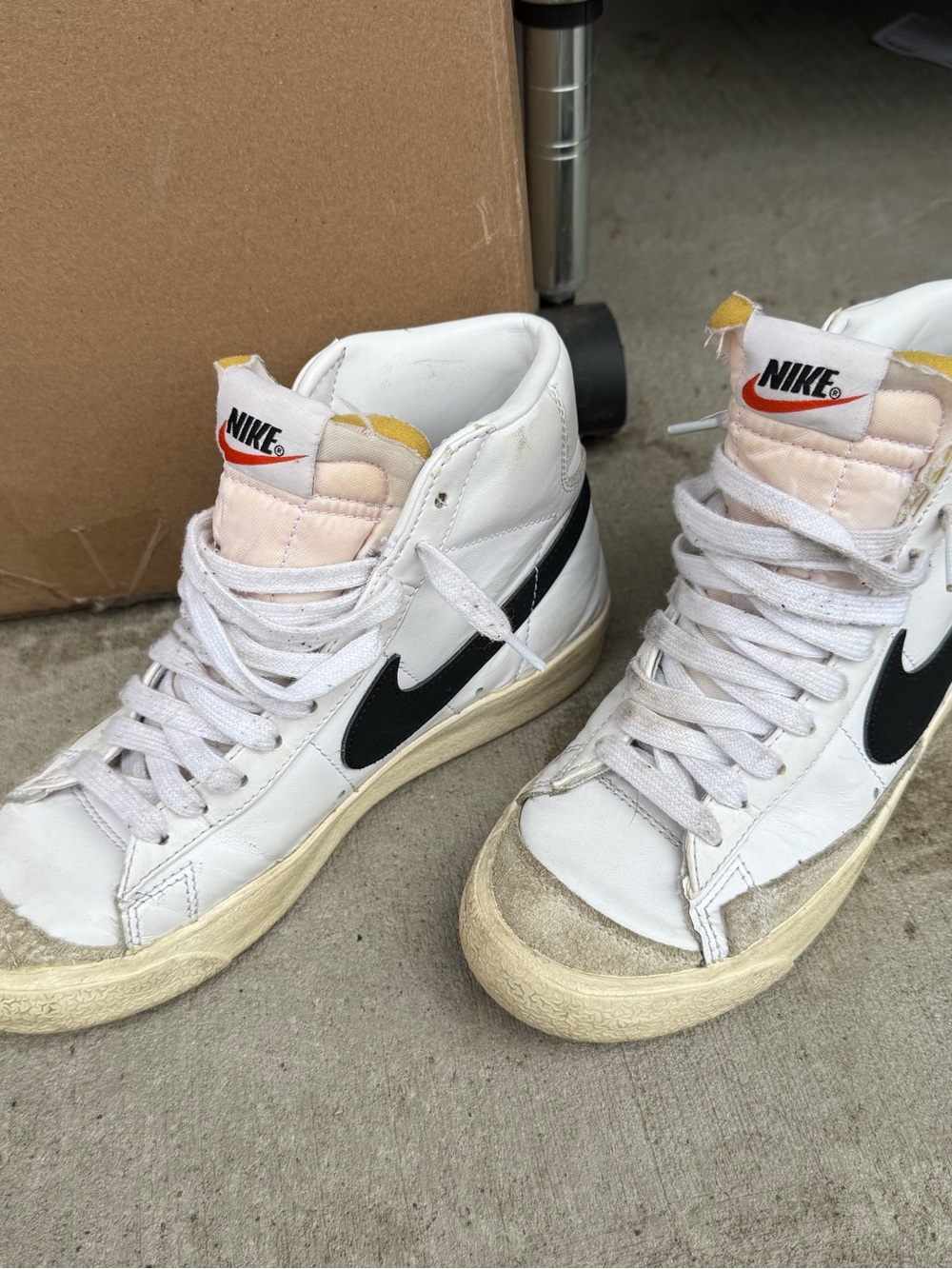 Nike Womens Blazer Mid 77 Vintage White Black Women Classic CZ1055-100 Sz 6
